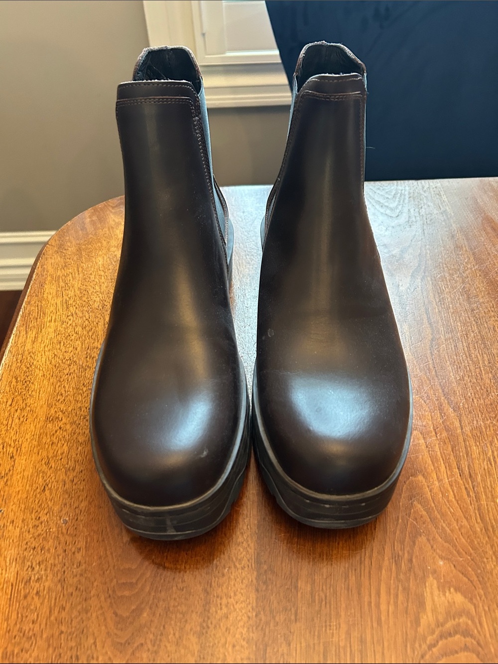 Roots Men’s Dark Brown Leather Chukka Boots